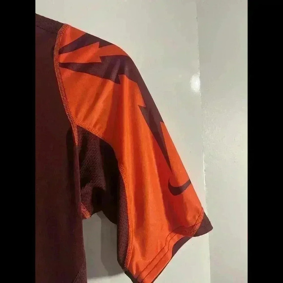 Nike Fit Maroon And Orange‎ Size Medium Short Sleeve - Picture 3 of 8